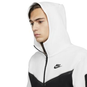 Nike Tech Fleece Hoodie Wit-Zwart CU4489-101 close-up 1